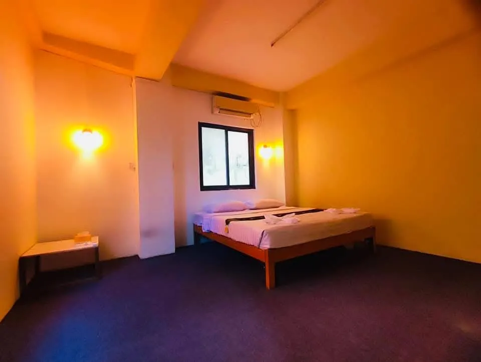 Lucky 7 River View Hostel