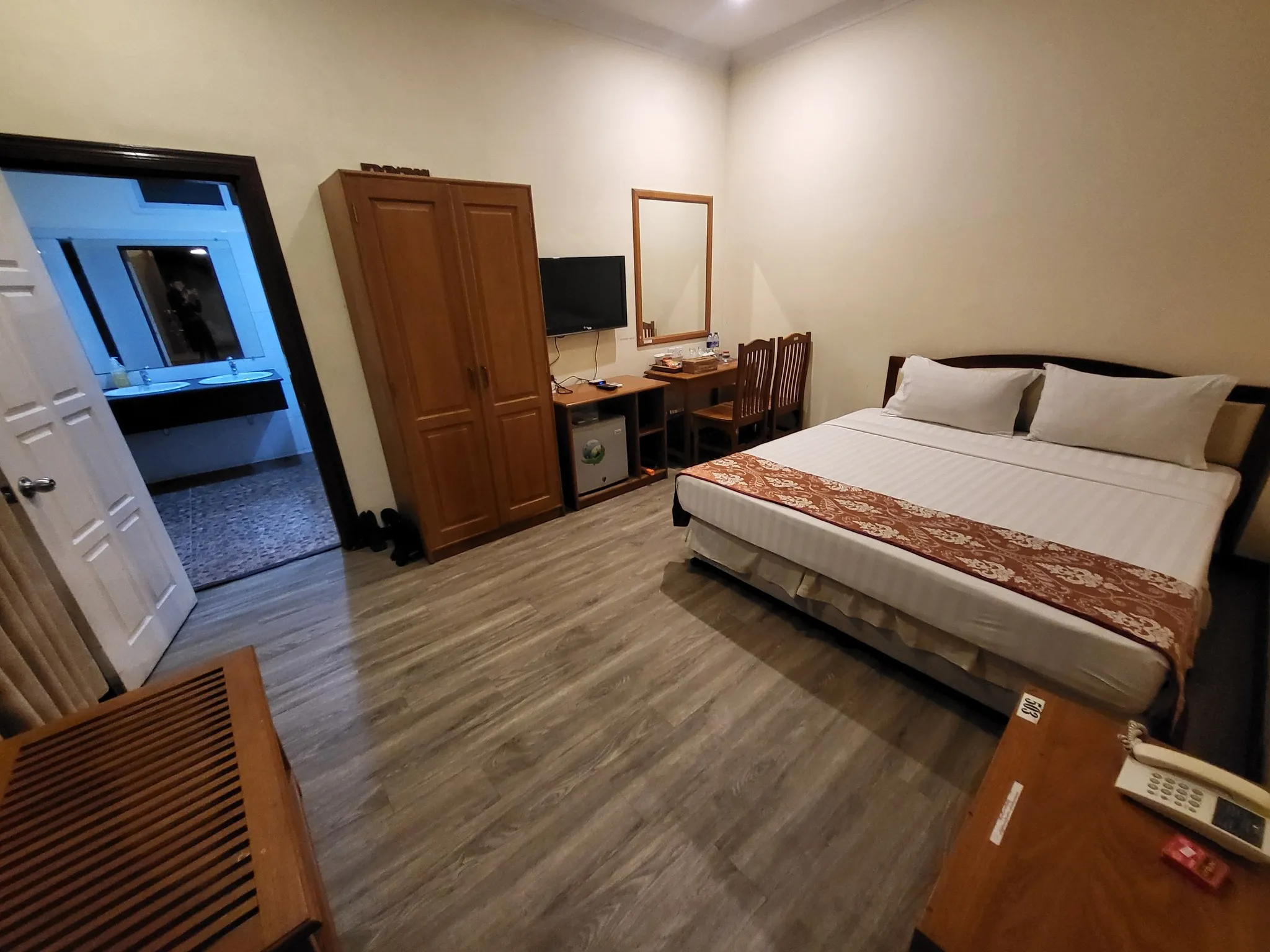 Royal Golden View Hotel