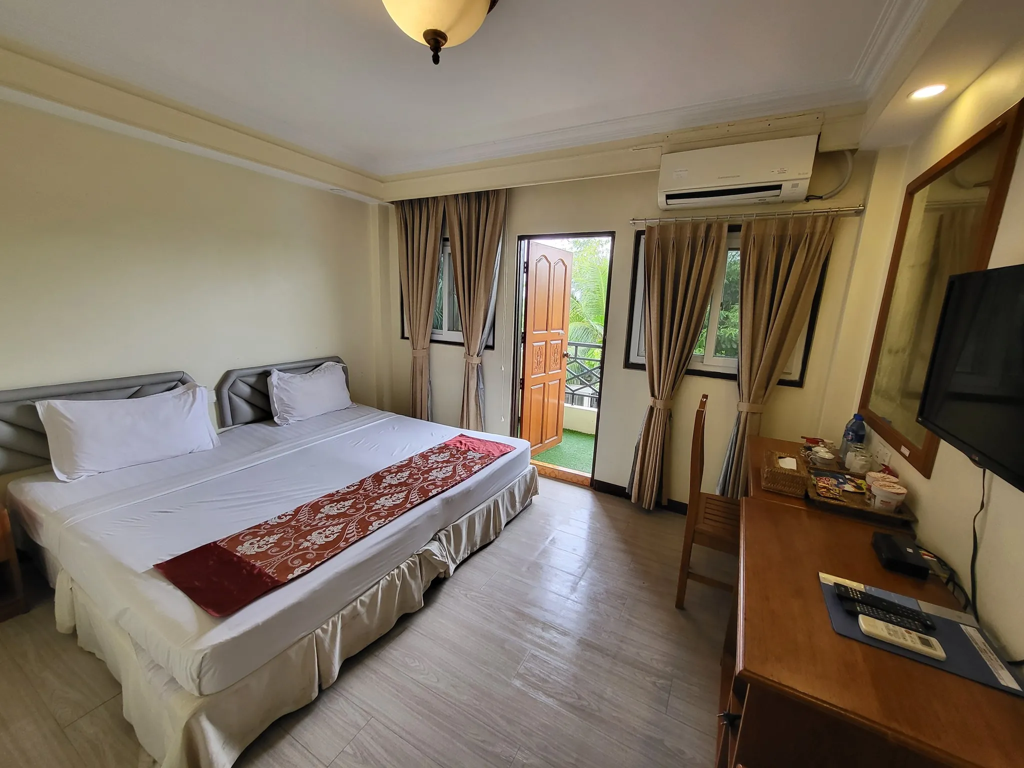 Royal Golden View Hotel