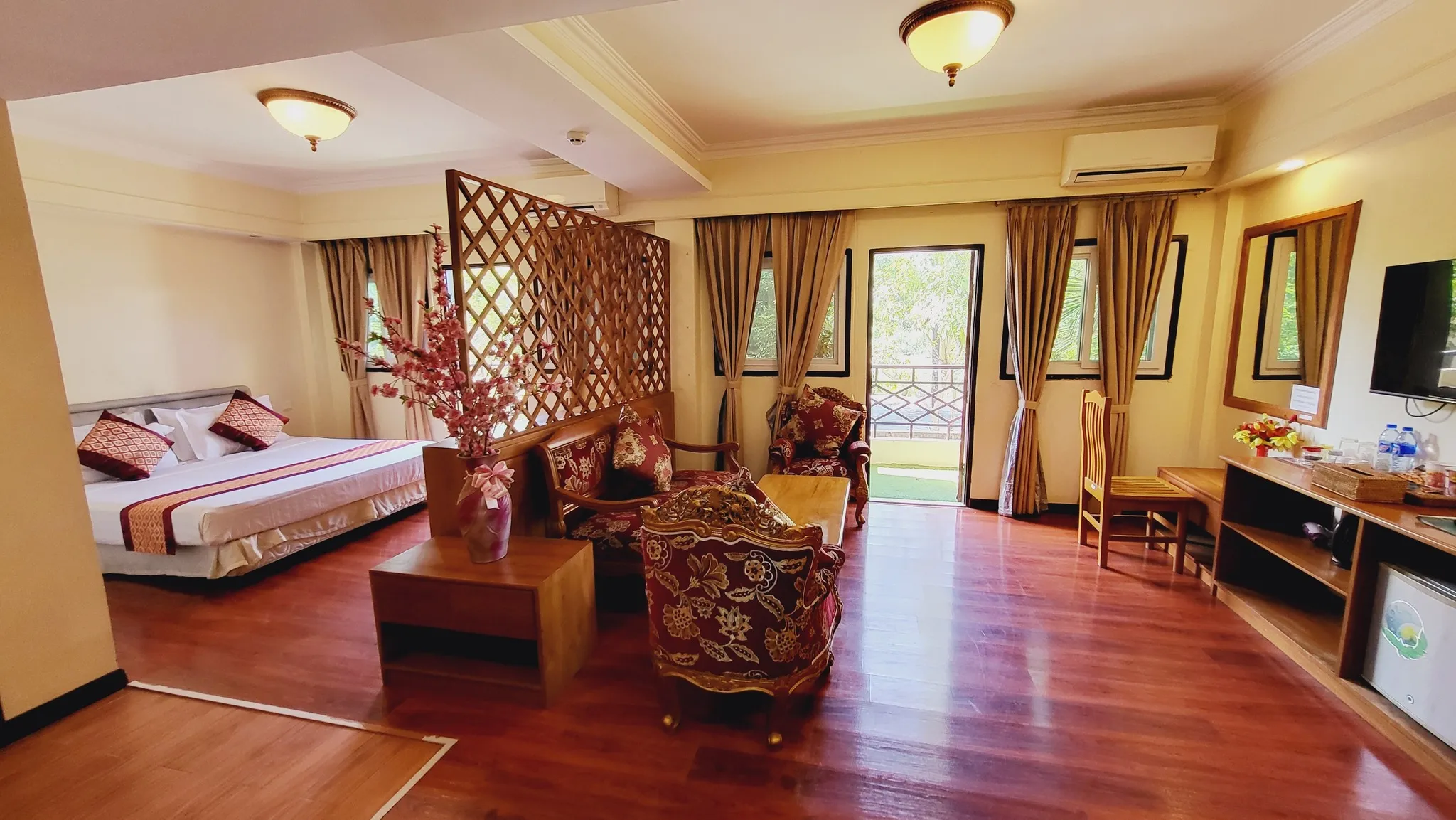 Royal Golden View Hotel