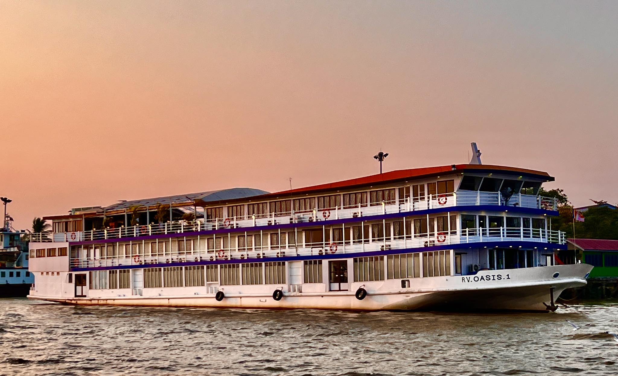 Oasis Floating Hotel Yangon