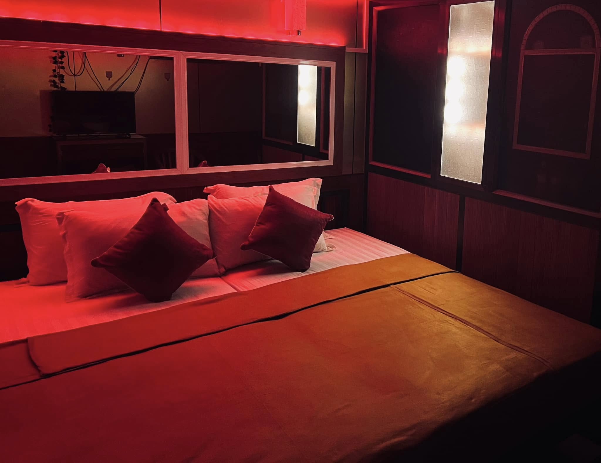 Oasis Floating Hotel Yangon