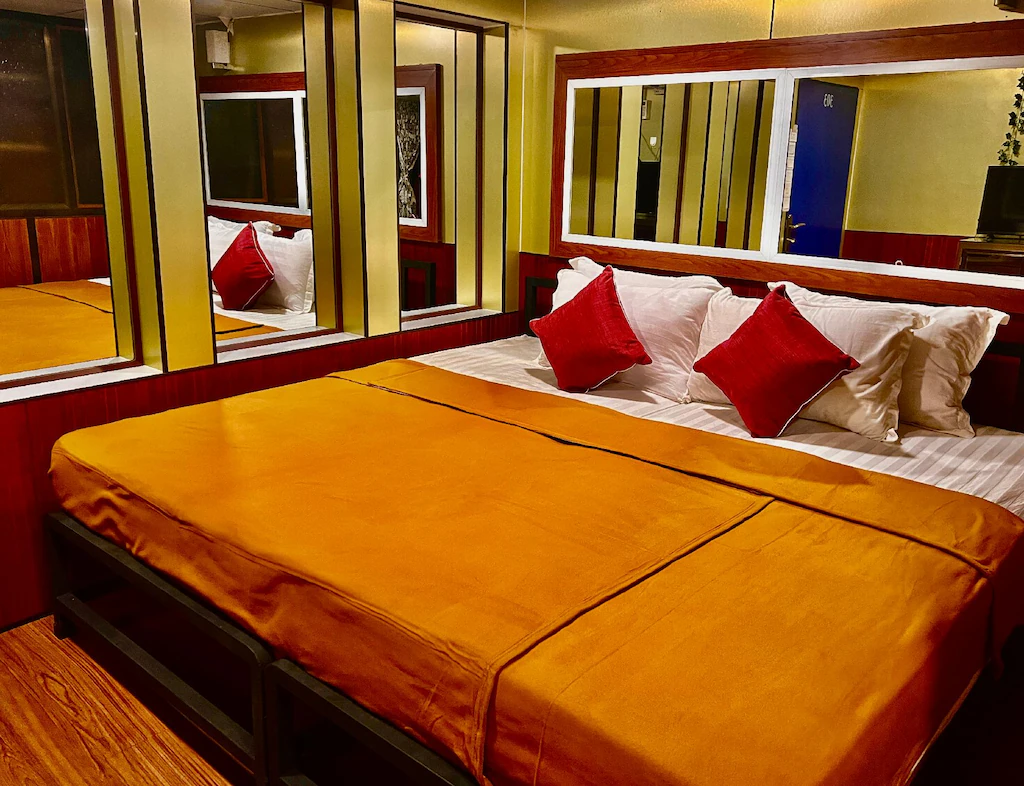 Oasis Floating Hotel Yangon