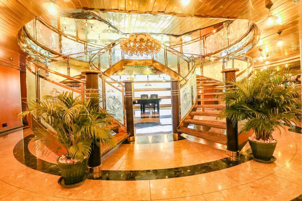 Vintage Luxury Yacht Hotel