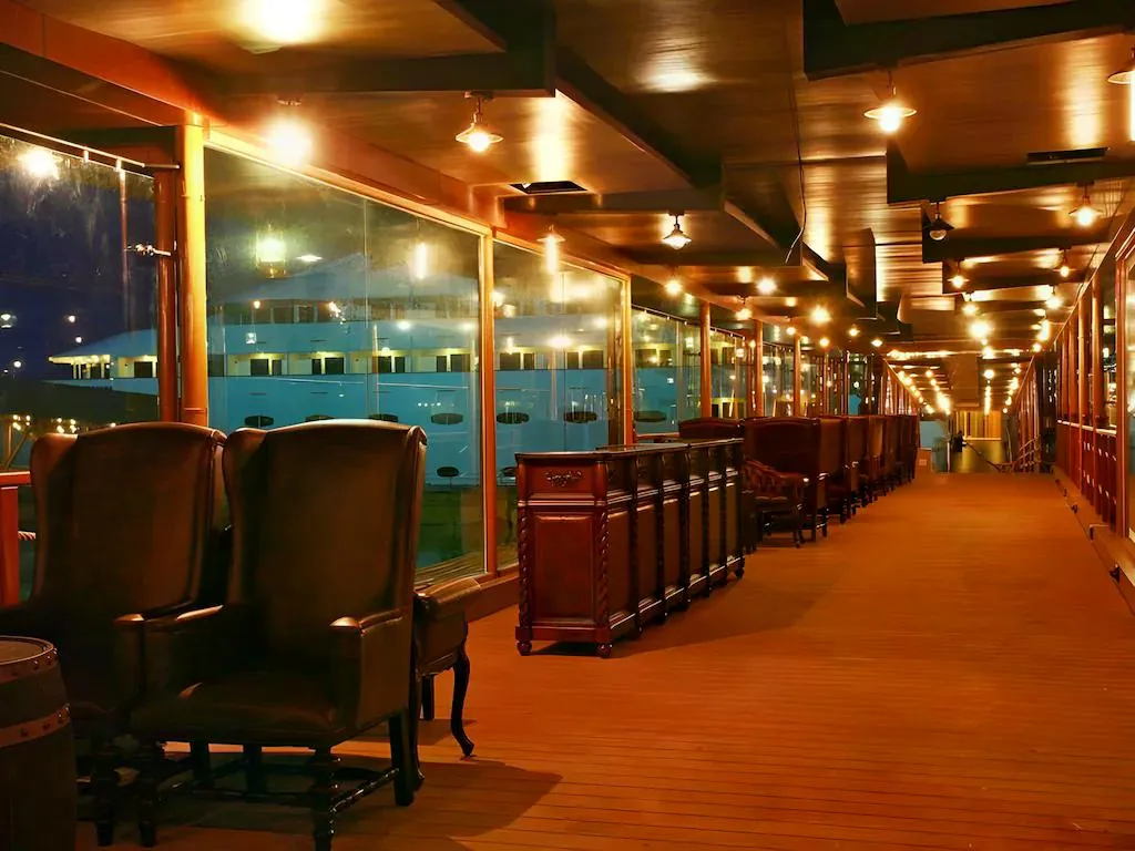 Vintage Luxury Yacht Hotel