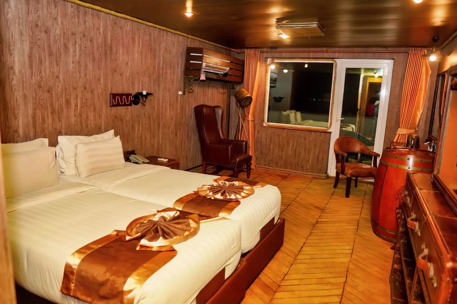 Vintage Luxury Yacht Hotel