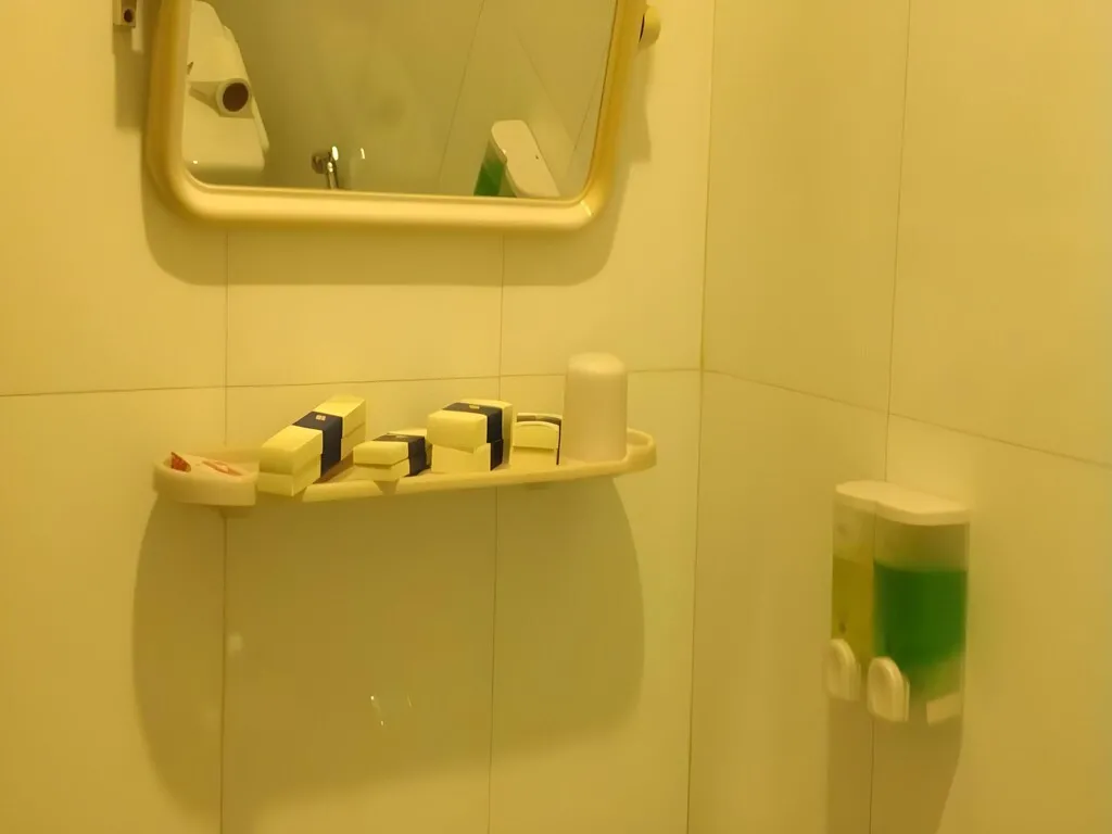 Tapin Shwe Htee Motel