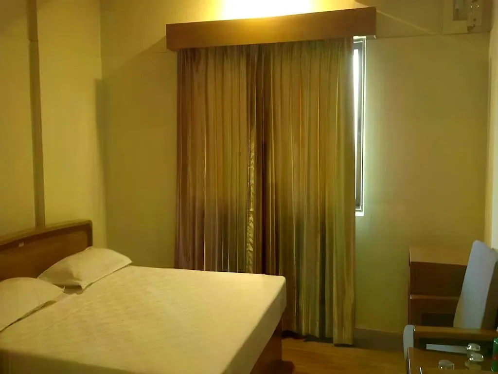 Tapin Shwe Htee Motel