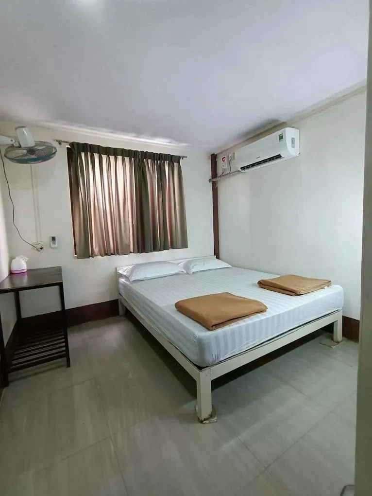 D Hlaing Thit Guest House