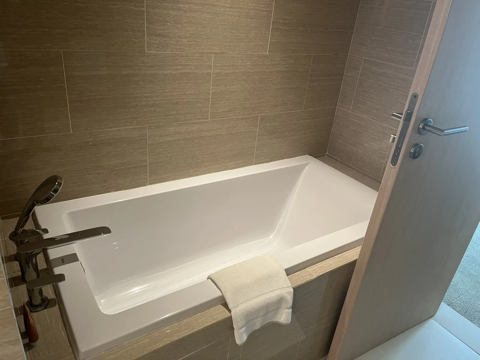 ZEALAX HOTEL & RESIDENCE