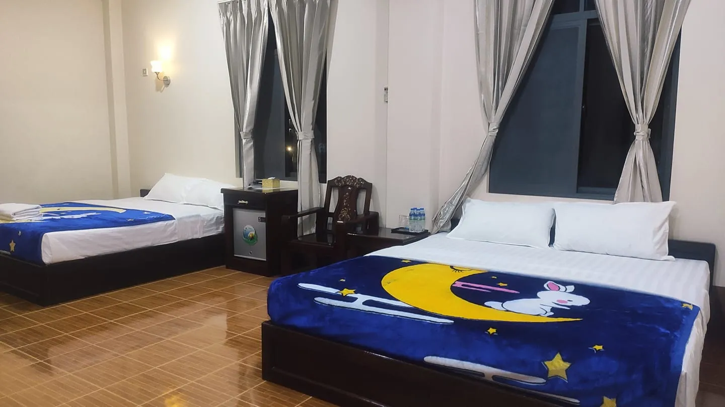 မိဘအရိပ် အဆင့်မြင့် ဧည့်ရိပ်မွန်